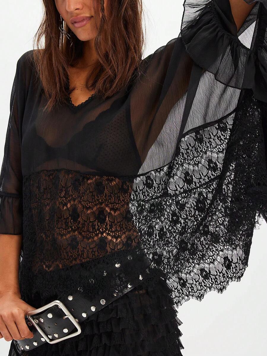Women’s Black Lace Patchwork Batwing Sleeve Top with Ruffle Hem